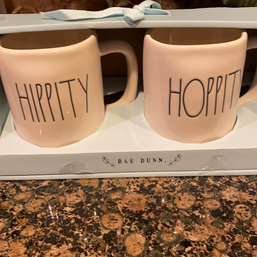 NWT Rae Dunn Hippity Hoppity mug set